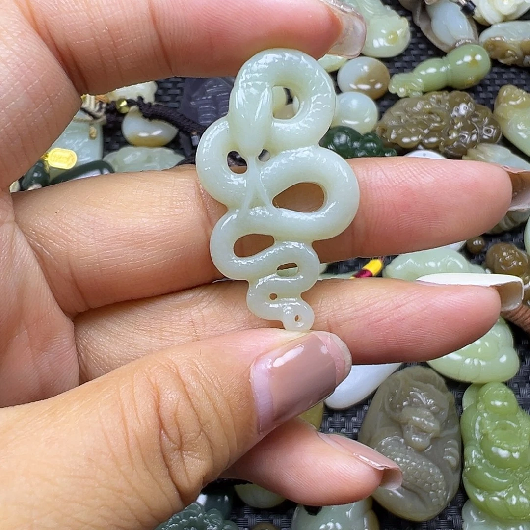 和田玉未镶嵌颈饰