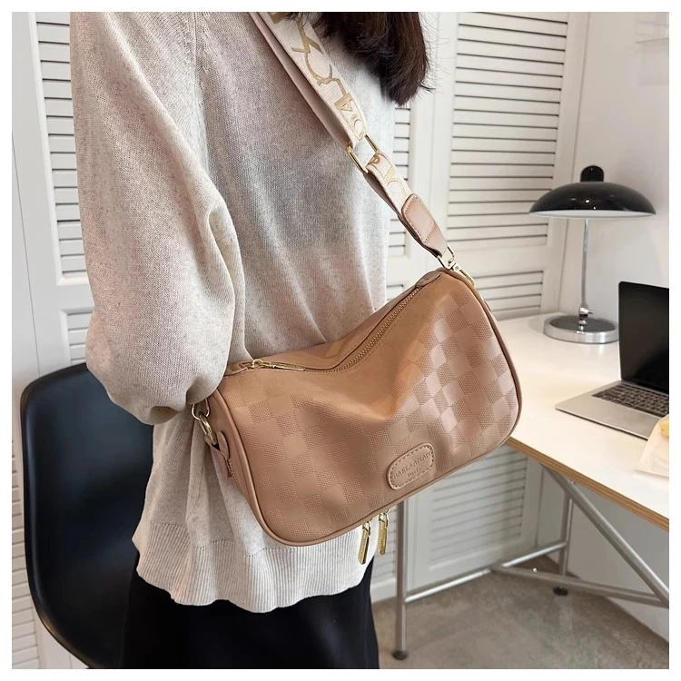 秋冬大容量包包女2025新款宽带斜挎包小众高级质感网红爆款枕头包