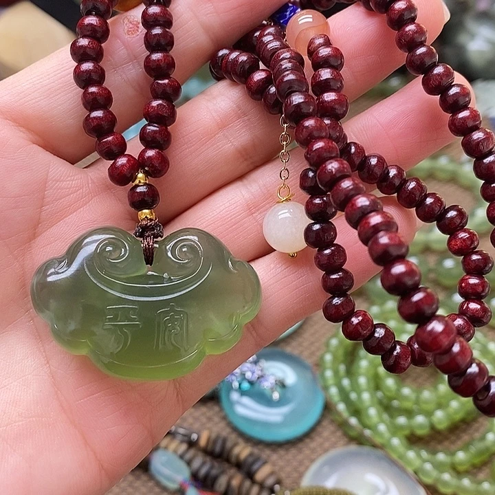 蛇纹石玉未镶嵌颈饰