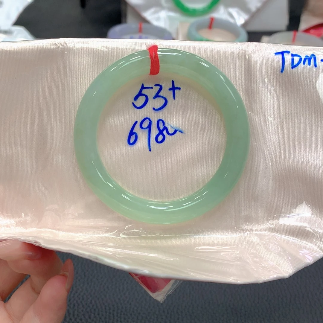 翡翠未镶嵌手镯24