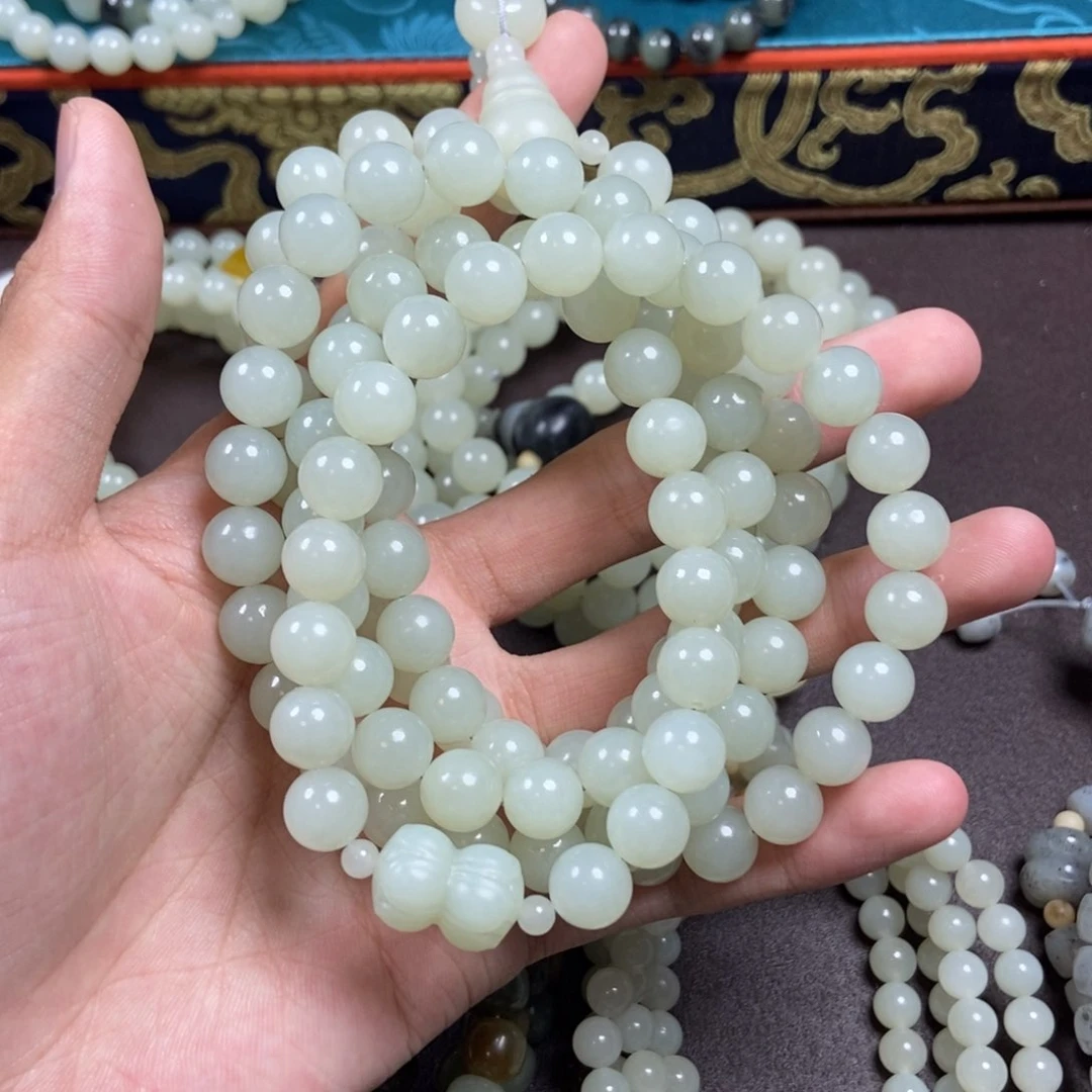 杨***活和田玉未镶嵌把件