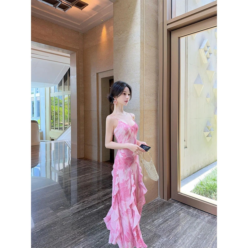 2025夏季新款玫红晕染a字吊带连衣裙纯欲性感鱼尾飘逸度假沙滩裙