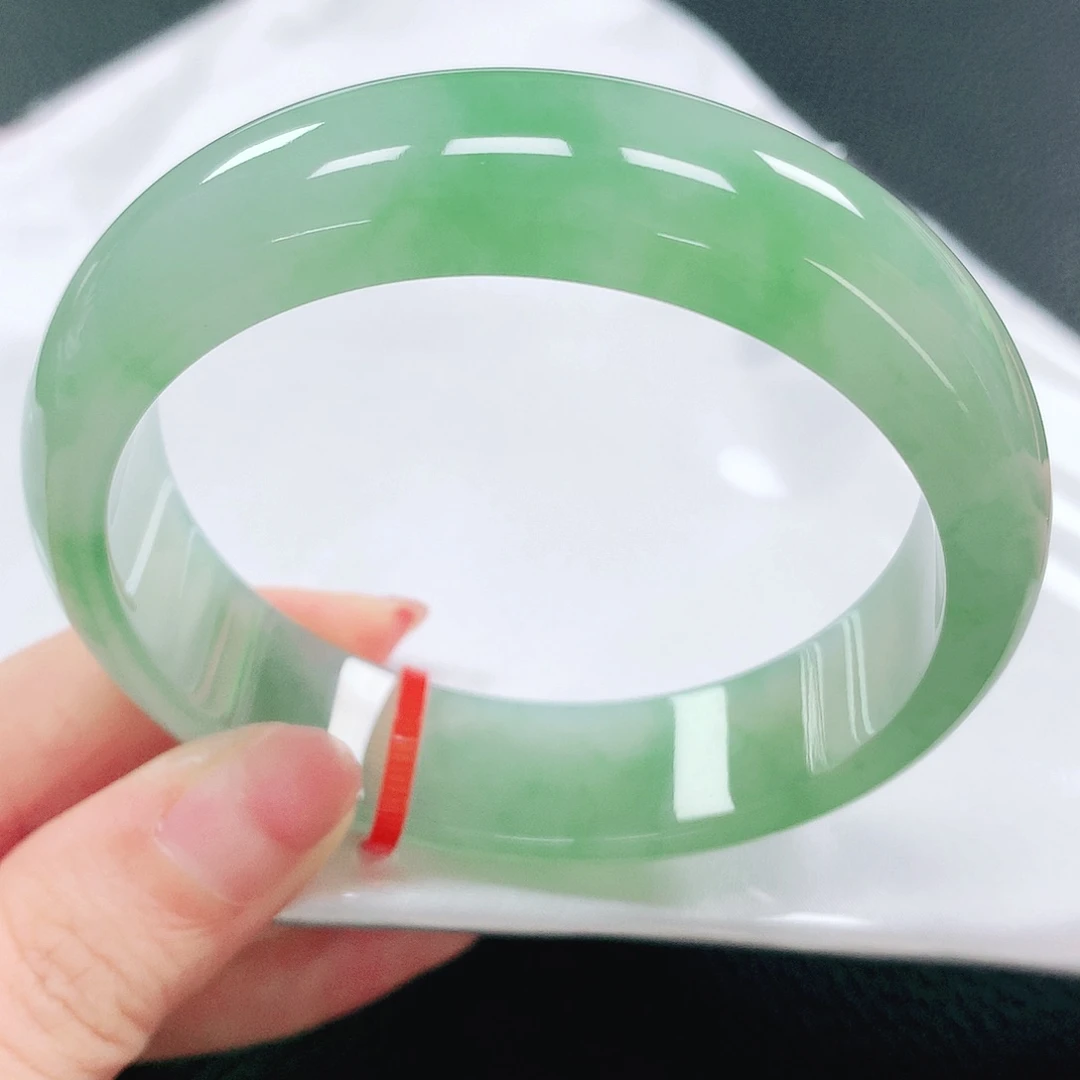 翡翠手镯未镶嵌59圈