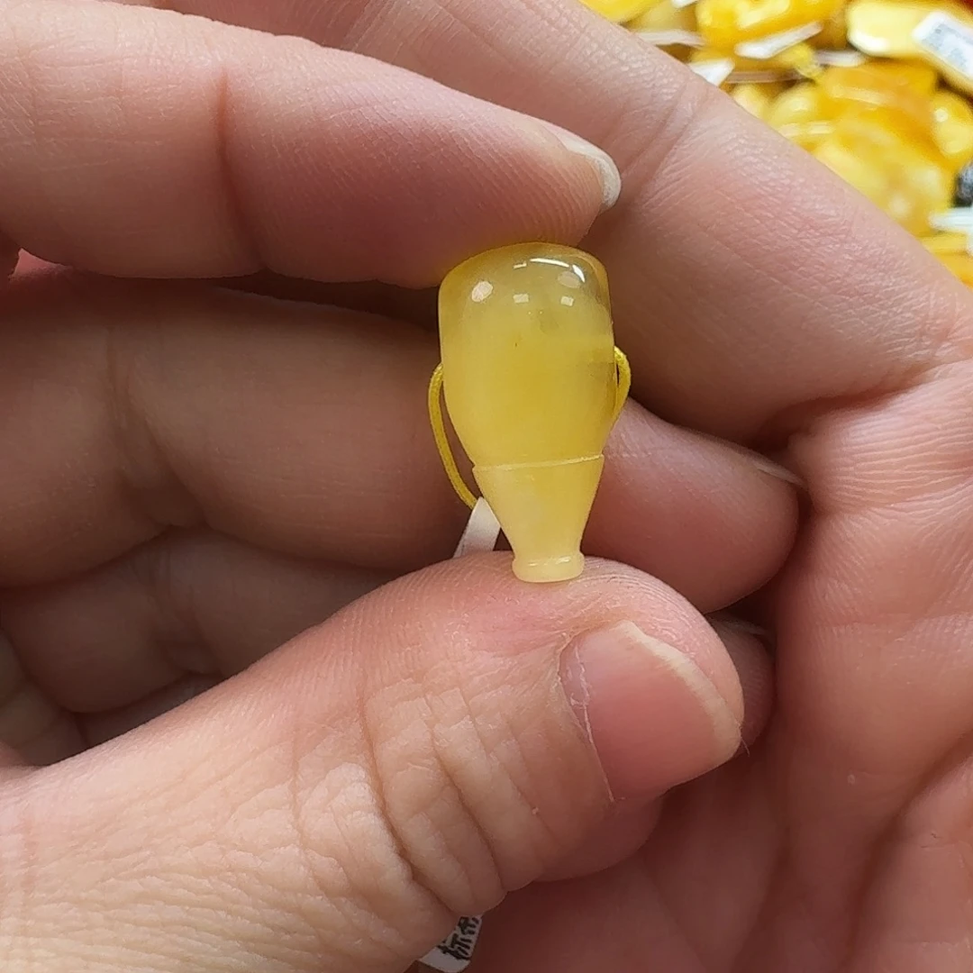 琥珀未镶嵌珠宝奇石110