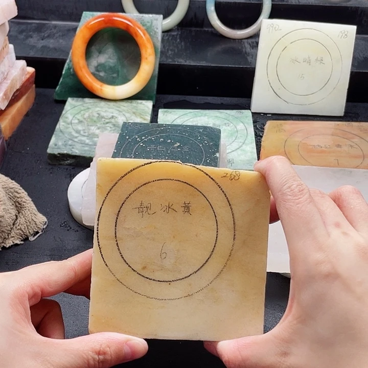 石英质玉未镶嵌手镯定制