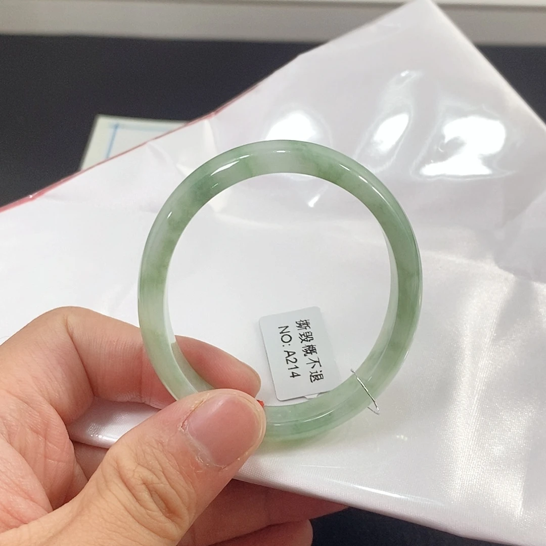未镶嵌手镯（贵妃镯）翡翠手镯