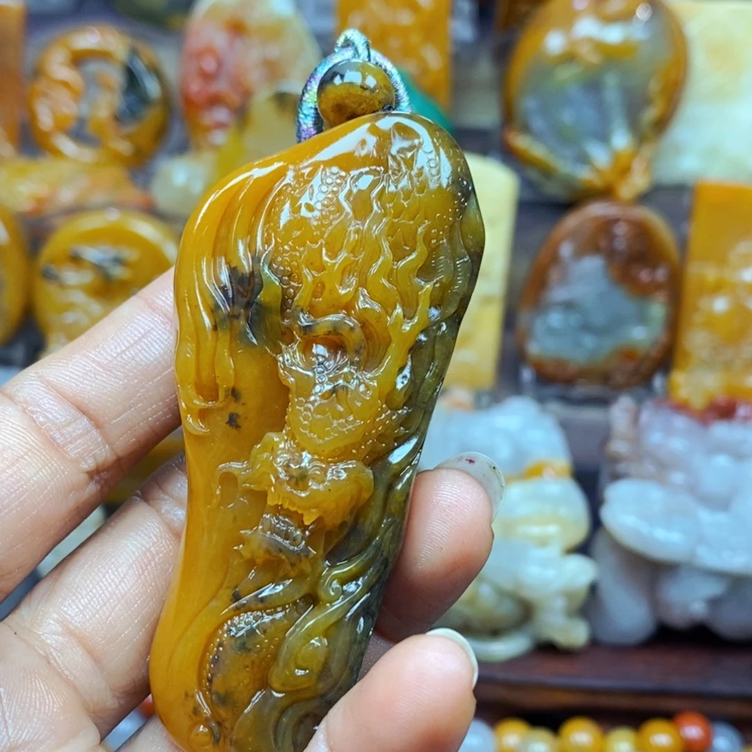 未镶嵌石英质玉(黄龙玉)颈饰