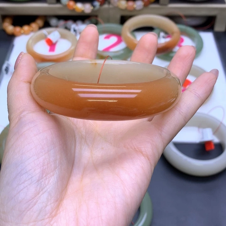 未镶嵌手镯石英质玉
