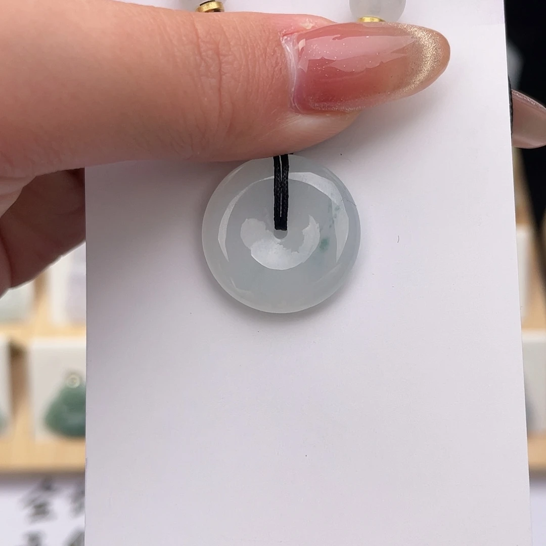 翡翠未镶嵌颈饰平安扣