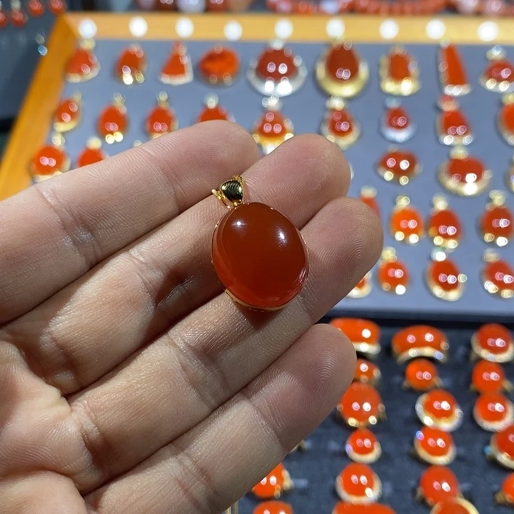 南红玛瑙颈饰18K金镶嵌
