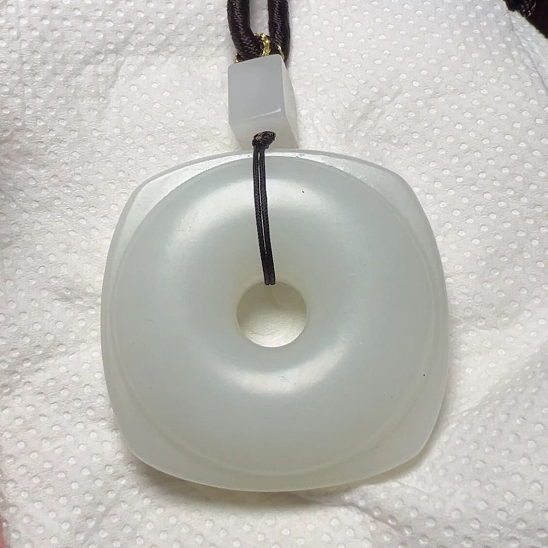 铁***士和田玉未镶嵌颈饰