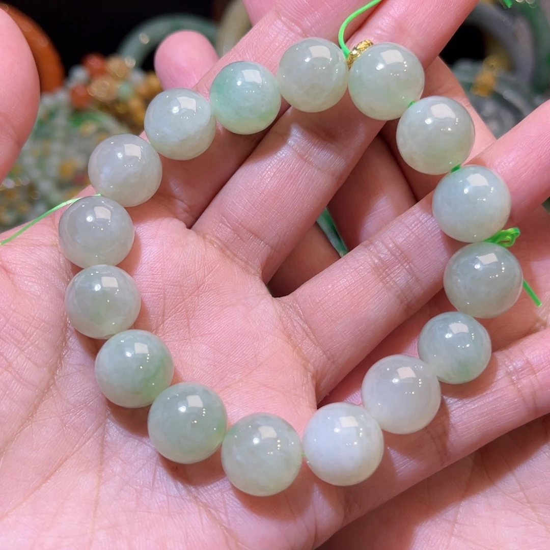 翡翠未镶嵌颈饰待编织