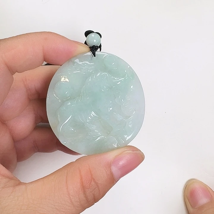 翡翠未镶嵌颈饰过****子牛牌