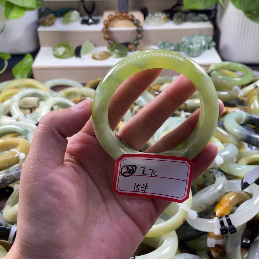 飞***飞蛇纹石玉未镶嵌手镯