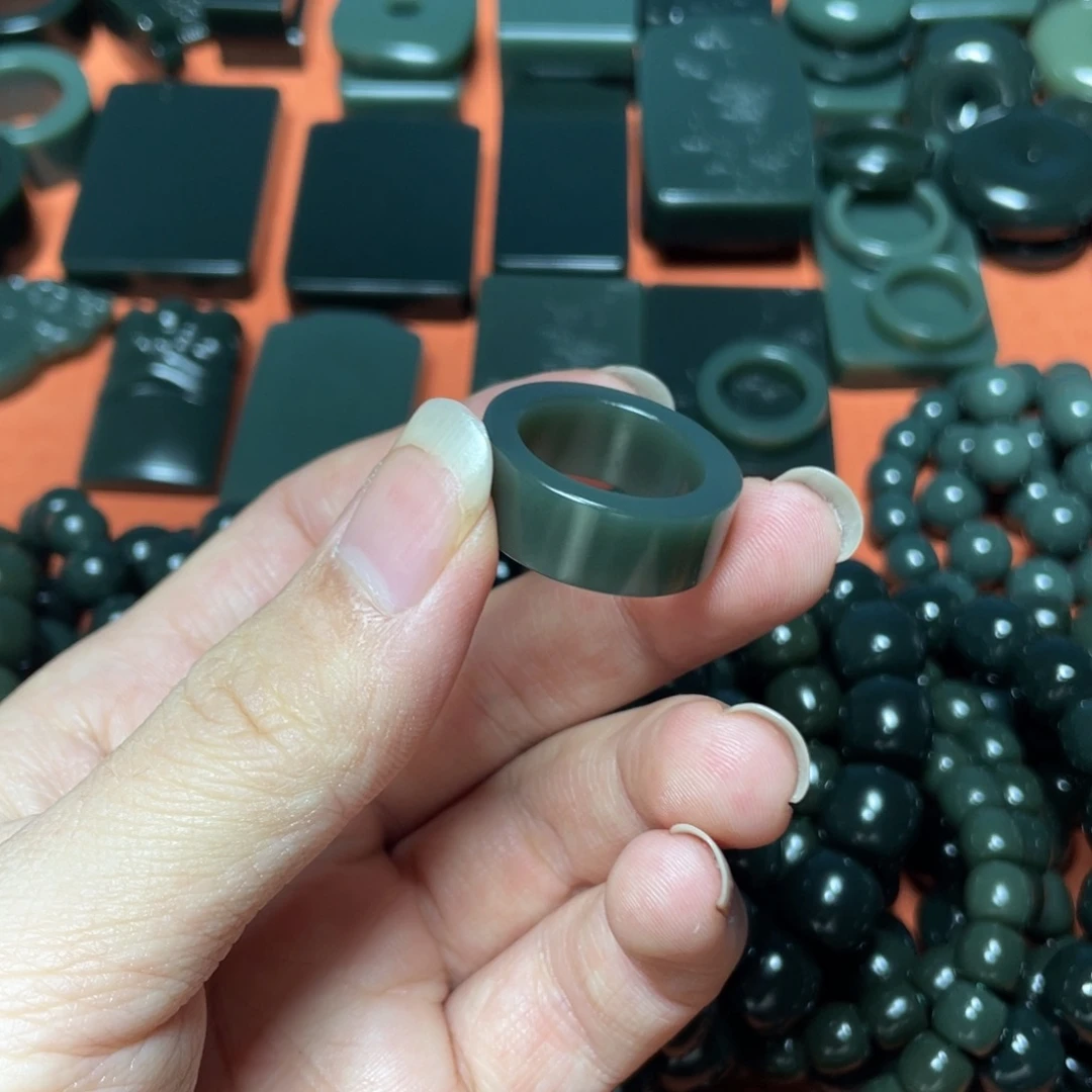 悟***和田玉未镶嵌颈饰