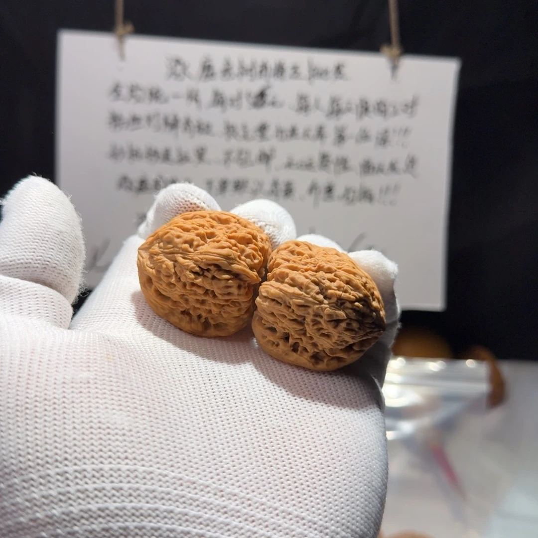 春***肥文玩核桃吊坠南疆石