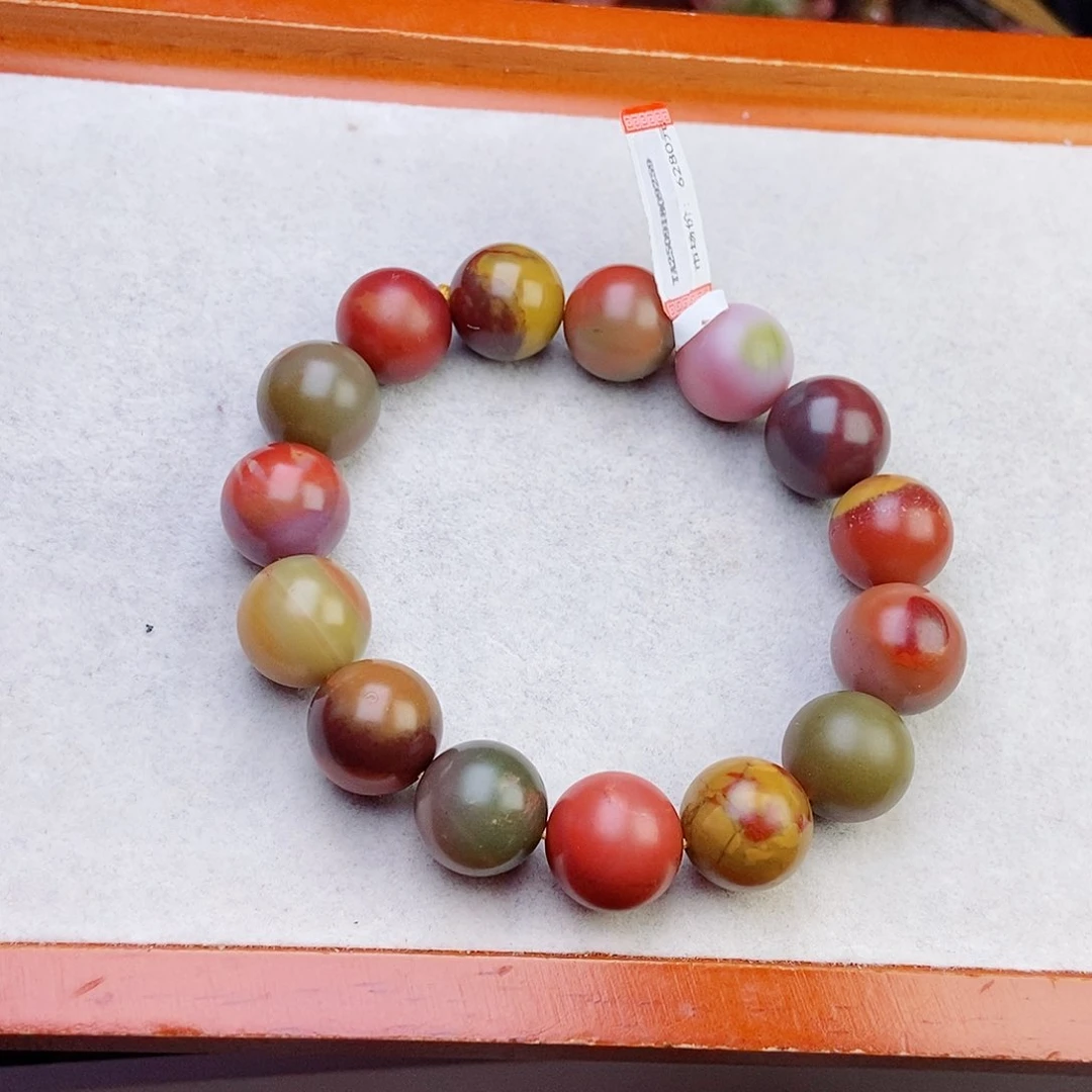 颈饰未镶嵌石英质玉（盐源）