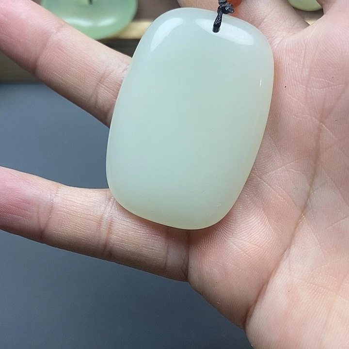 和田玉(糖玉)未镶嵌颈饰