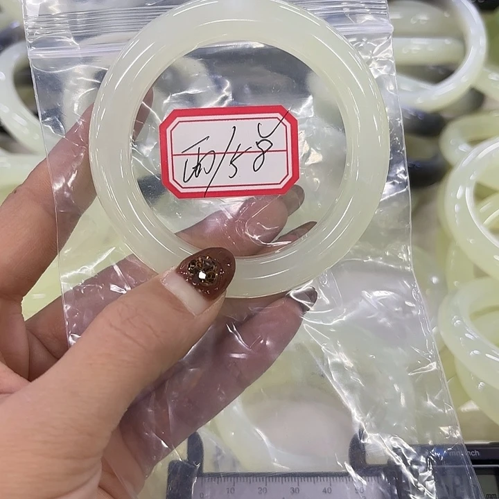 雨***杰蛇纹石玉未镶嵌手镯