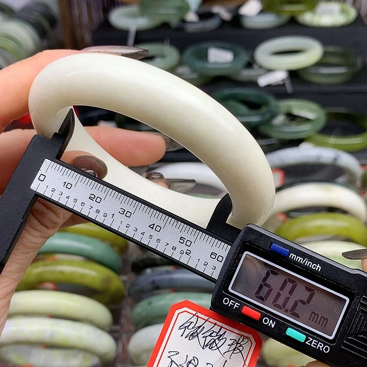 蛇纹石玉手镯未镶嵌131