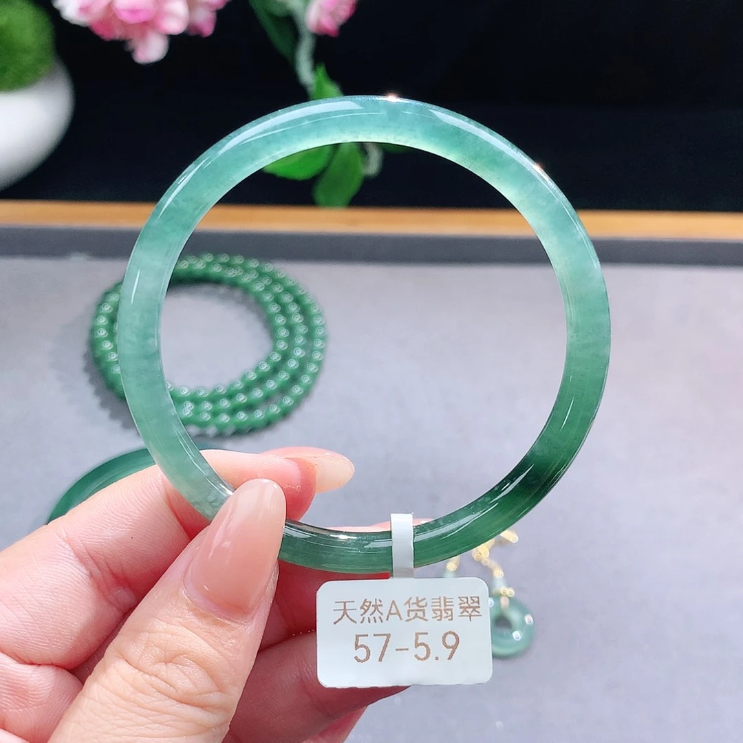 未镶嵌手镯（圆镯）翡翠