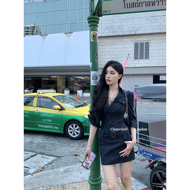 何晨曦 深蓝色修身腰带连衣裙春季辣妹V领收腰显瘦工装短裙T0720Q