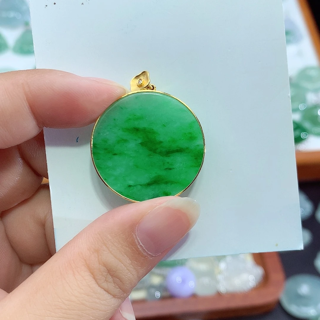 翡翠18K金镶嵌颈饰