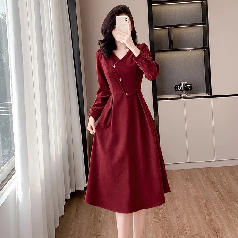 浪漫复古红色法式赫本磨毛V领长袖收腰高级感连衣裙