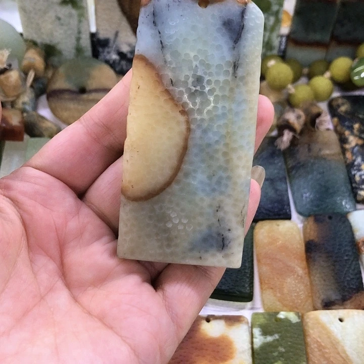 蛇纹石玉未镶嵌吊坠