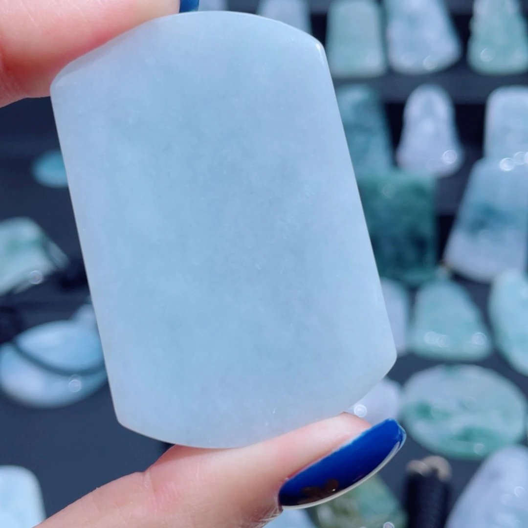 翡翠未镶嵌颈饰无事牌