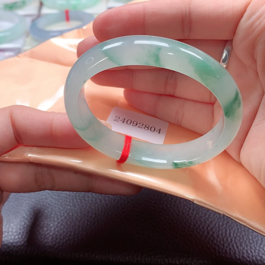 翡翠手镯（贵妃镯）未镶嵌