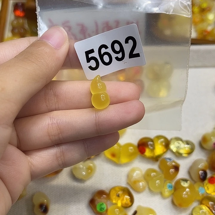 晨***熹琥珀未镶嵌珠宝奇石