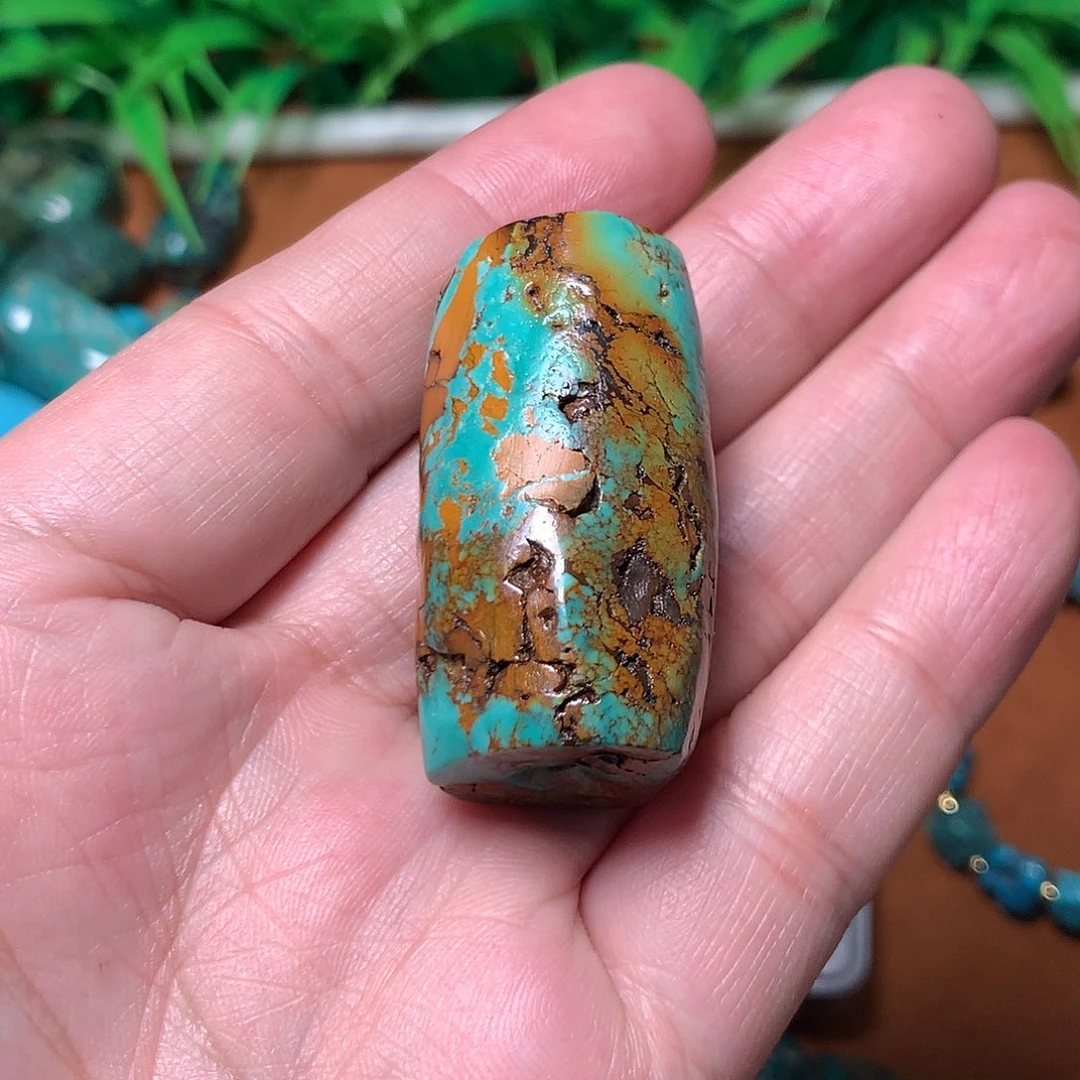 人***奈绿松石未镶嵌珠宝奇石