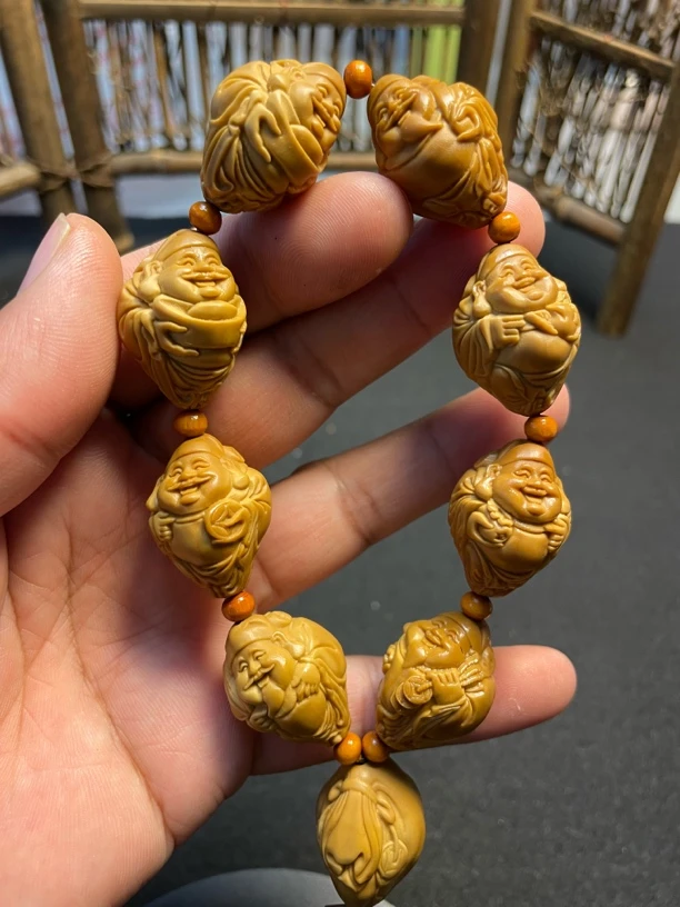 橄榄核八大财神。 尺寸1.9+