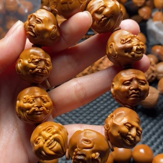 橄榄核吊坠熊****来老须派