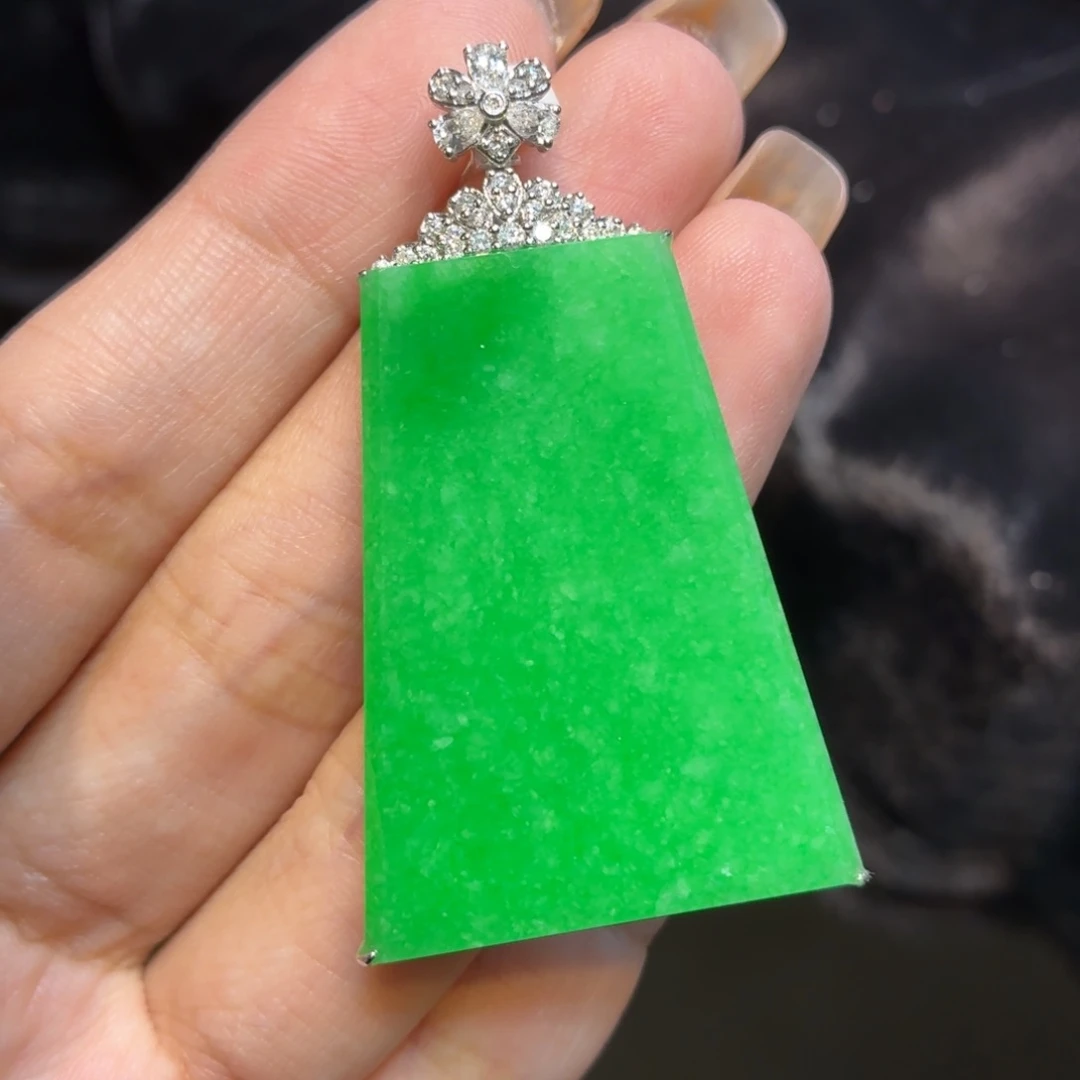 翡翠18K金镶嵌颈饰天然缅甸翡翠
