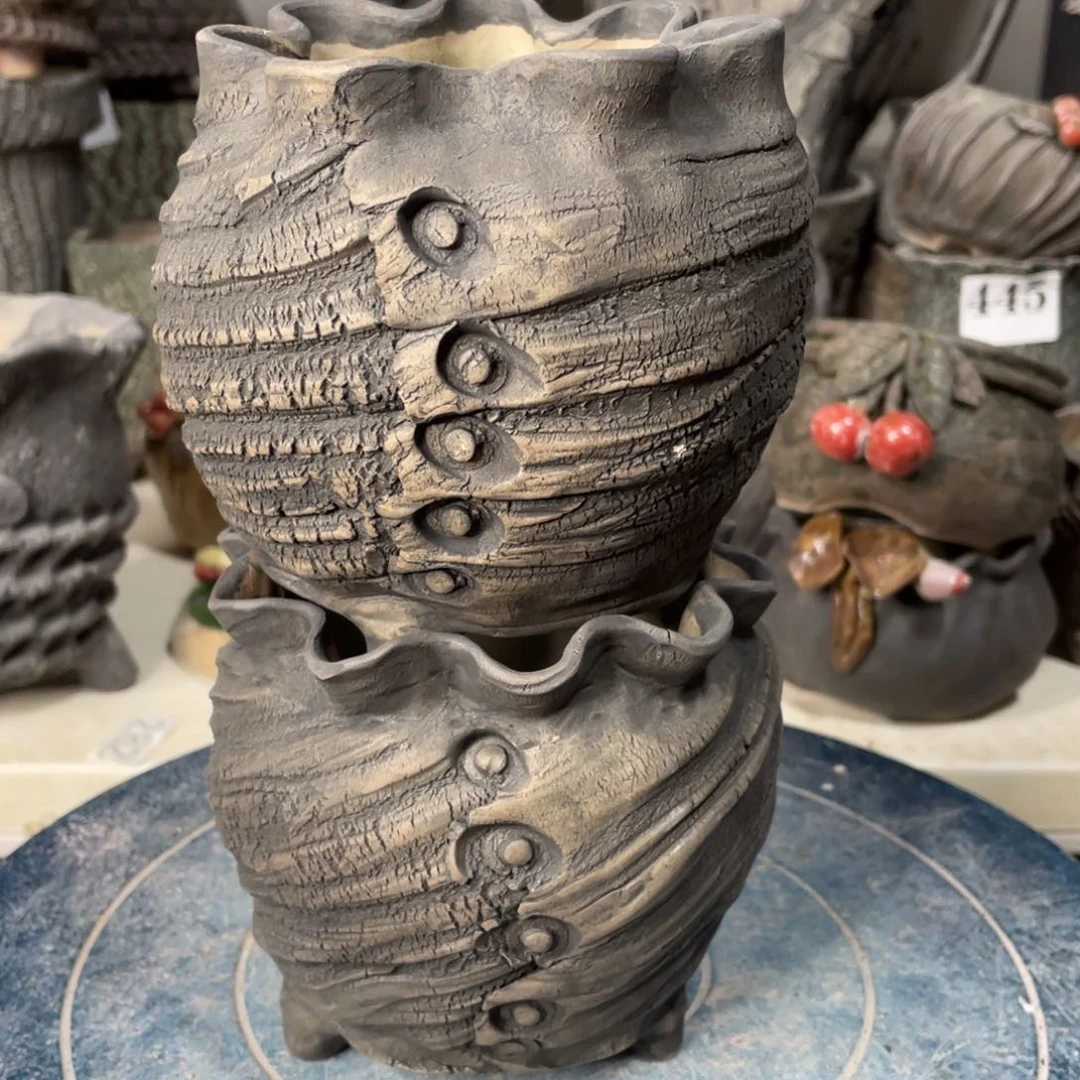 红陶微瑕的脸上有一丝