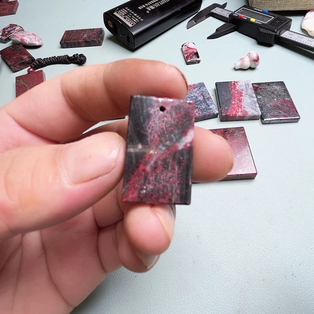 天然朱砂辰石吊坠