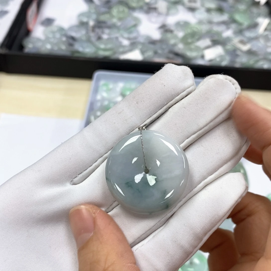 翡翠颈饰未镶嵌平安扣