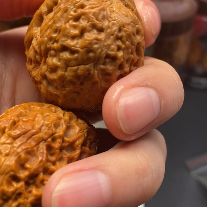 文玩核桃把件我在外面吃饭