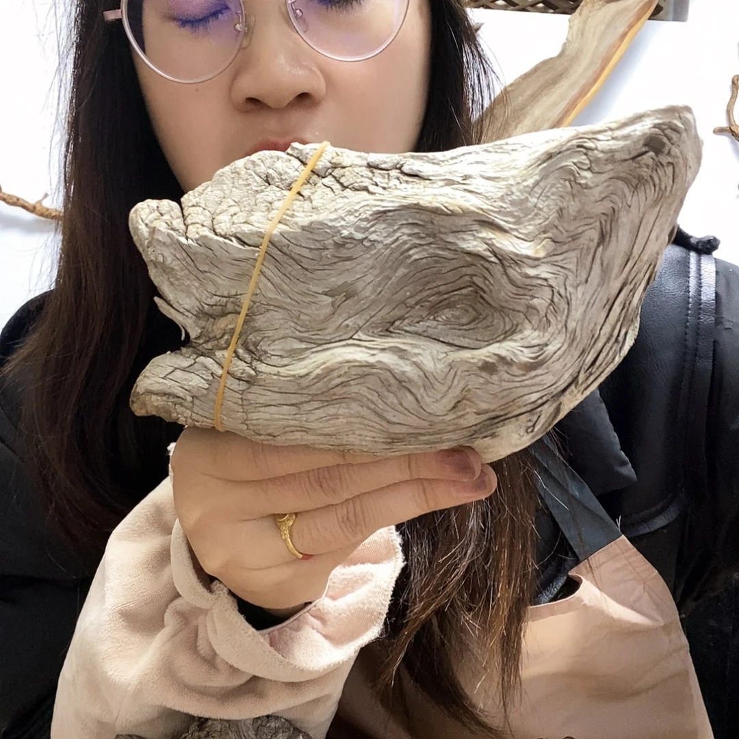 輝***香榧木今天晚上吃什么好吃的东西