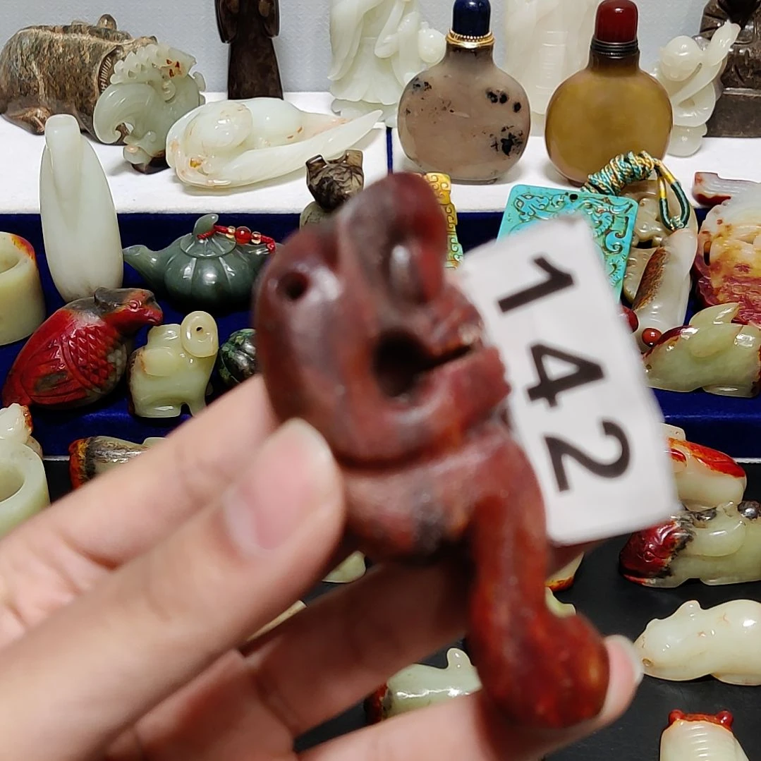 透闪石质玉未镶嵌颈饰