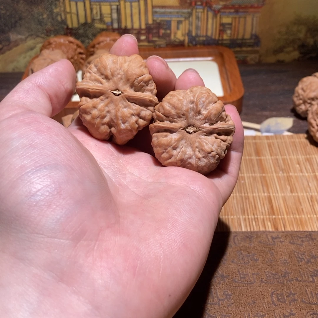 ****哈大叶紫檀（黑酸枝木类）蛤蟆头核桃D15