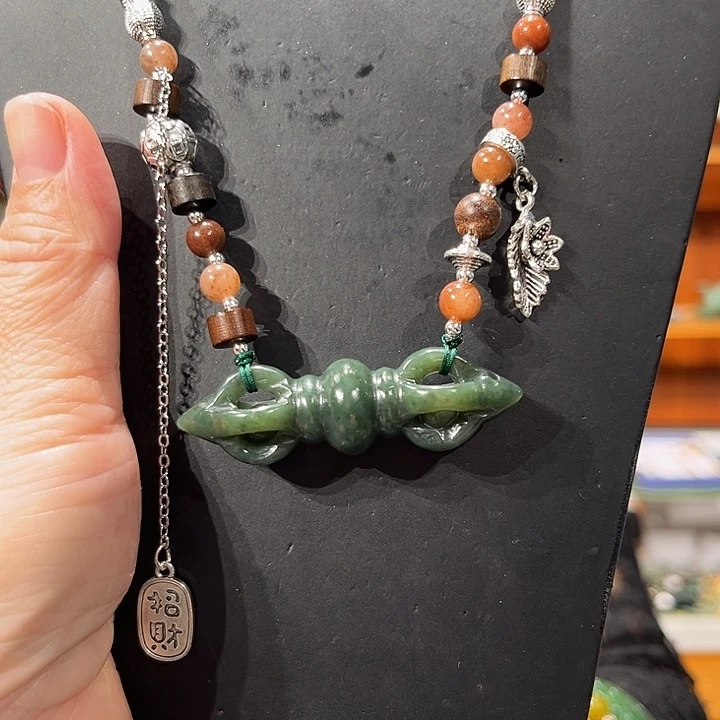 颈饰未镶嵌和田玉