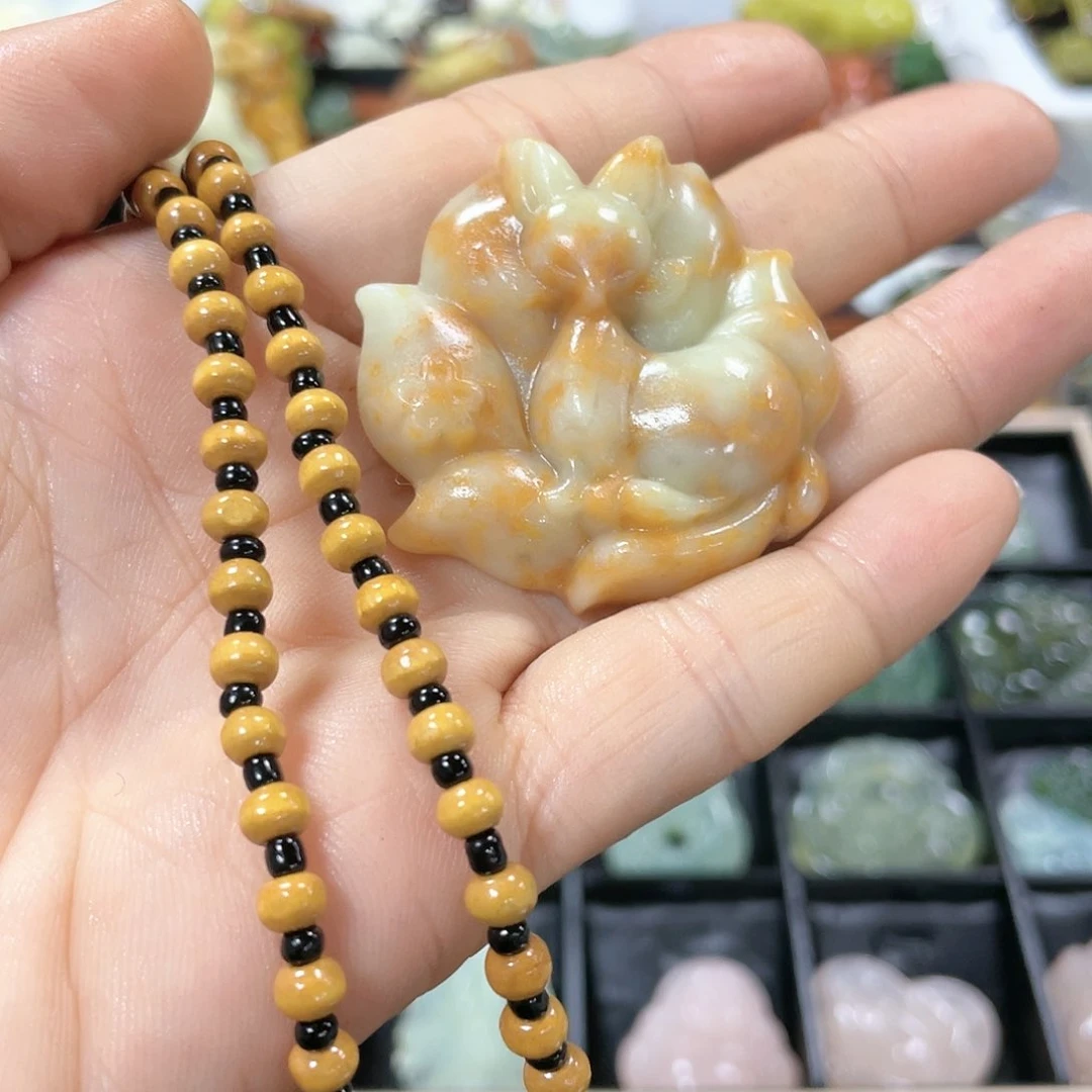 蛇纹石玉颈饰合金