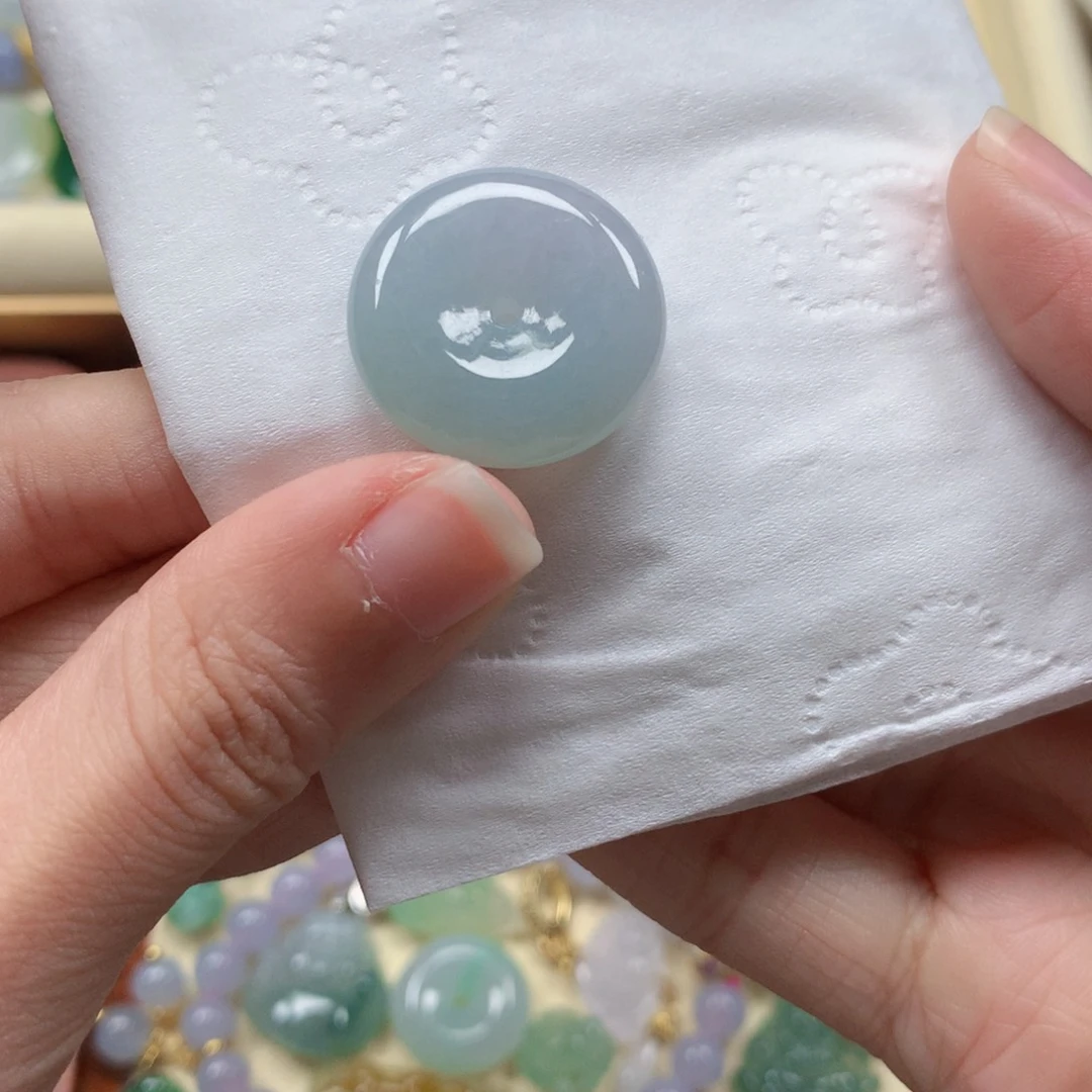 翡翠未镶嵌颈饰是