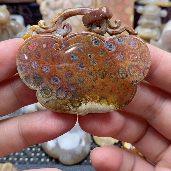 石英质玉颈饰未镶嵌