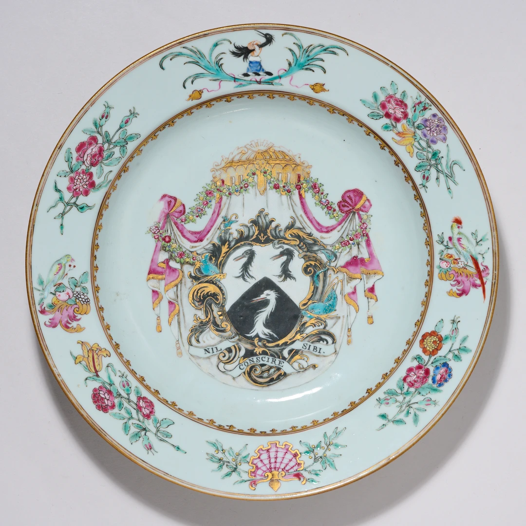 5157清乾隆·粉彩金斯顿家族徽章瓷盘【古董拍卖】