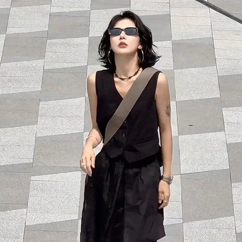 夏季新款韩版洋气衣服女高级感无袖背心黑色V领衬衫时髦休闲上衣