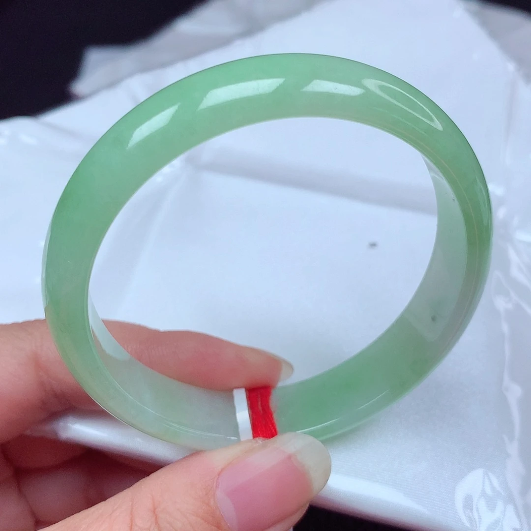 翡翠手镯未镶嵌冰润